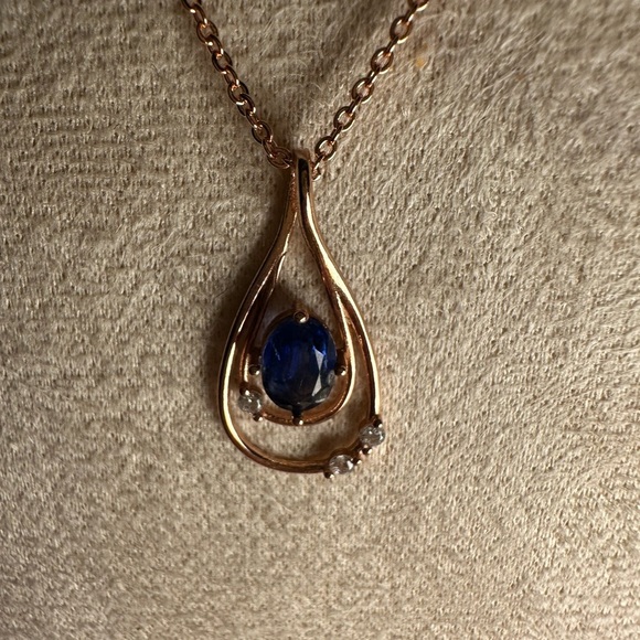 Elegant Rose Gold Necklace with Blue Gemstone - Picture 4 of 13